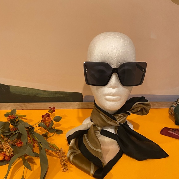 Black Oversized Sunglasses - Picture 6 of 6